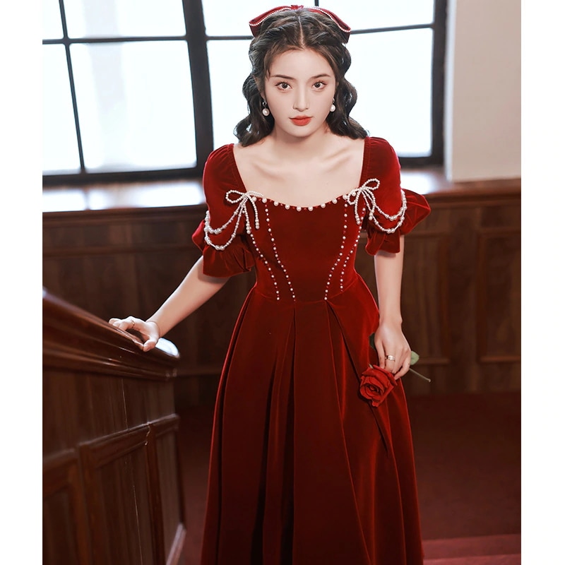 ブルゴーニュ色のベルベットのトーストドレススクエアネック婚約パーティー婚姻届謝恩会などに適しています