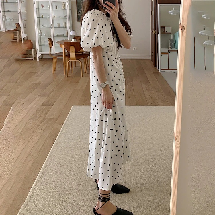 1つ買うと10個無料大人カジュアルを楽しむ韓国ファッション 百掛け スリム 大人気 気質 レトロ ファッション クラシック sweet系 ロングスカート パフスリーブ 白黒 ドット エレガント ワ