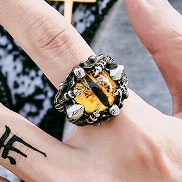 スカルスネークイエローアイリング（EMR020）指輪 ヘビ 蛇 鰐 ワニ 黄色 目玉 眼球 瞳 サージカルステンレス316L 爪 悪魔 怪物 モンスター 男性 女性 大きい r0044xxxxxxxx