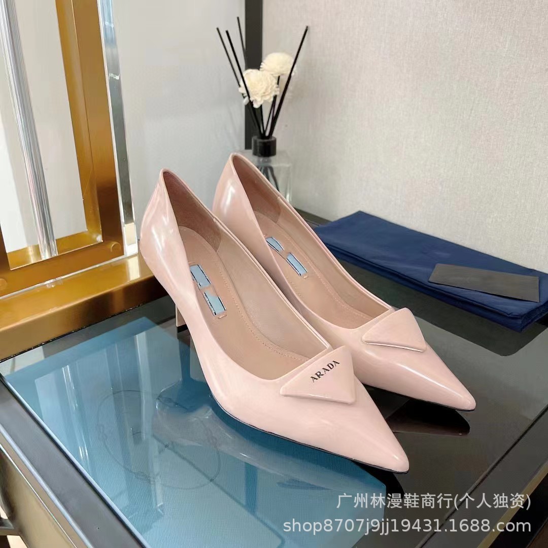 ハイバージョンpファミリートライアングルハイヒール2024新ポインテッドトゥ7.5cmスティレットサンダルヨーロッパとアメリカのフランス猫ヒール