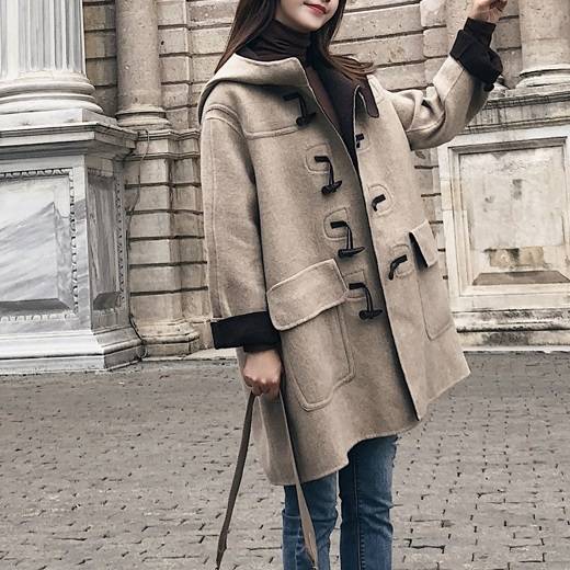 驚きの安さレディース コート アウター 上着 ウール ダッフル ミディアム丈 長袖 フード ストレート ポケット ボタン かわいい 大人可愛い きれいめ シンプル カジュアル 上品 おしゃれ レトロ