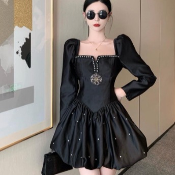 ブラックミニワンピースドレス ワンピース ドレス ミニ丈 袖あり 長袖 スクエアネック フレア