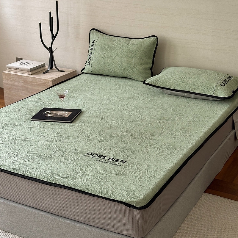 レリーフジャクアードアイスシルクマットスリーピースセットカバーシンプルな刺繍ジュカードソフトマット1.5m1.8折りたたみ