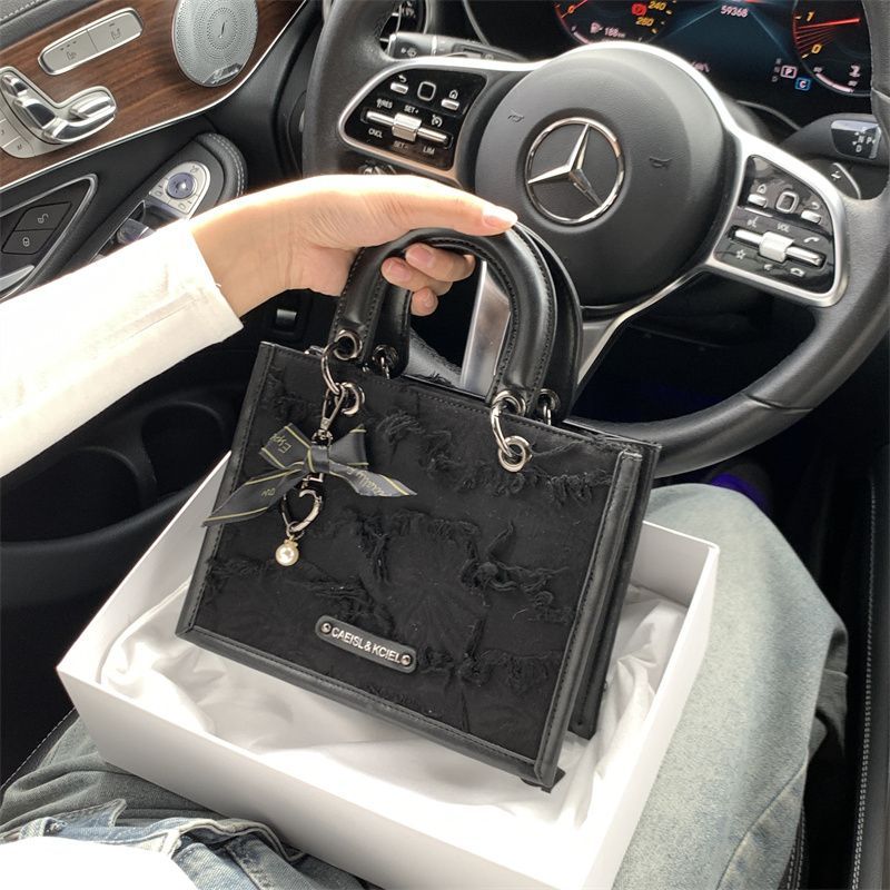 Tamatha女性バッグ高級感洋気流蘇戴妃包2025新型高颜値手提げシングルショルダーバッグ