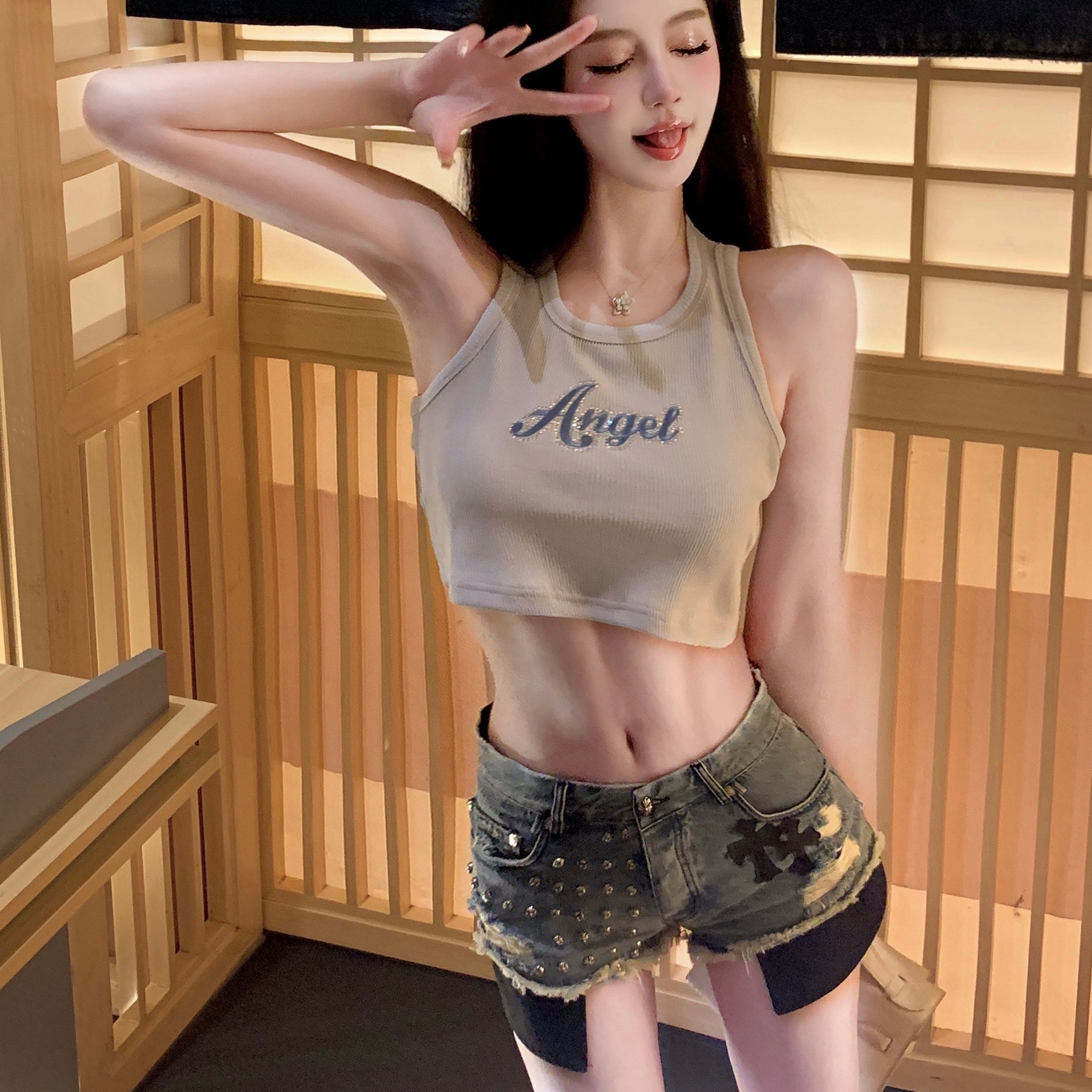 ボトムス パンツ デニムパンツ ショートパンツ ホットパンツ デニム ポケット ダメージ加工 かわいい 大人可愛い きれいめ カジュアル おしゃれ かっこい 大人女子 こなれ感 レトロ ラフ ルーズ