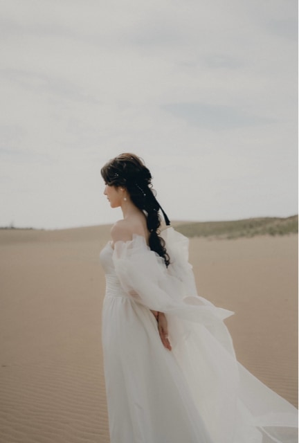 実例写真！美品！ウエディングドレス ベアトップ ふわふわ袖 デザイン感 ファスナー 結婚式/披露宴