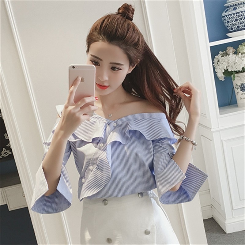 2448.肩出しストライプブラウス（ライトブルー）2019 春夏 sale フリル 普段使い お出かけ