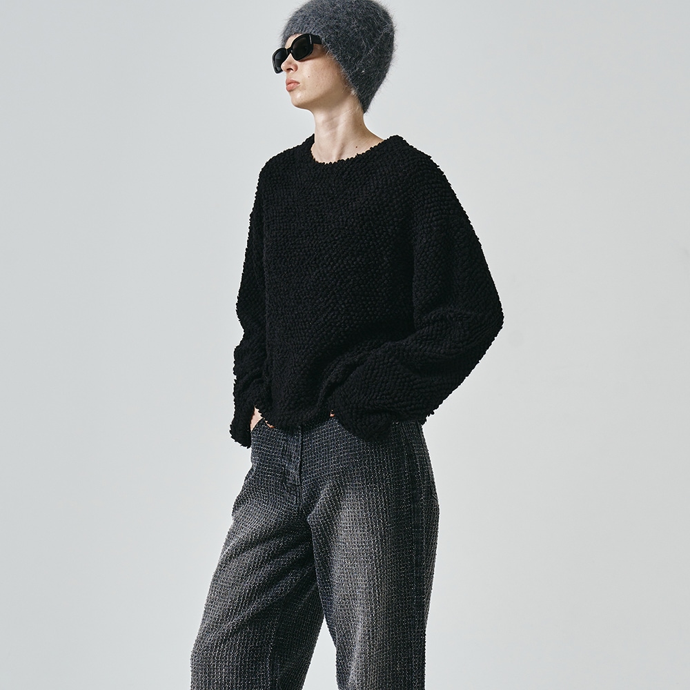 【NOIER】 FLUFFY CROPPED OVERSIZED SWEATER : BLACK