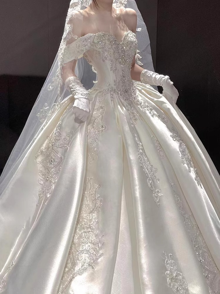 ワンショルダーウェディングドレス2025花嫁重厚な高級ロングテールプリンセス宮殿スタイルサテン美しいメインチュールスカート 13,961円