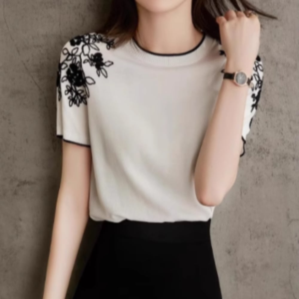 レディース トップス ニット 半袖 ラウンドネック Iライン フェミニン 花柄 コンサバ 薄手 かわいい 大人可愛い きれいめ シンプル 上品 おしゃれ かっこいい レトロ 個性的 エレガント 主役級ニット