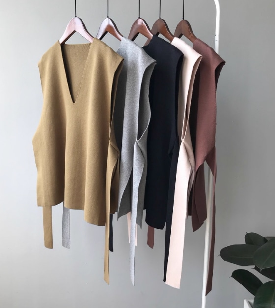 レディース トップス ニット ベスト 袖なし Vネック ベルト ウエストマーク ウエストリボン かわいい 大人可愛い きれいめ カジュアル おしゃれ かっこいい レトロ こなれ感 ラフ 無地 春 秋