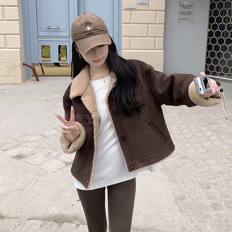 韓国のバイカーの毛皮の1つの子羊の毛の短いジャケット2024新しい甘い涼しい厚くされた暖かいコート