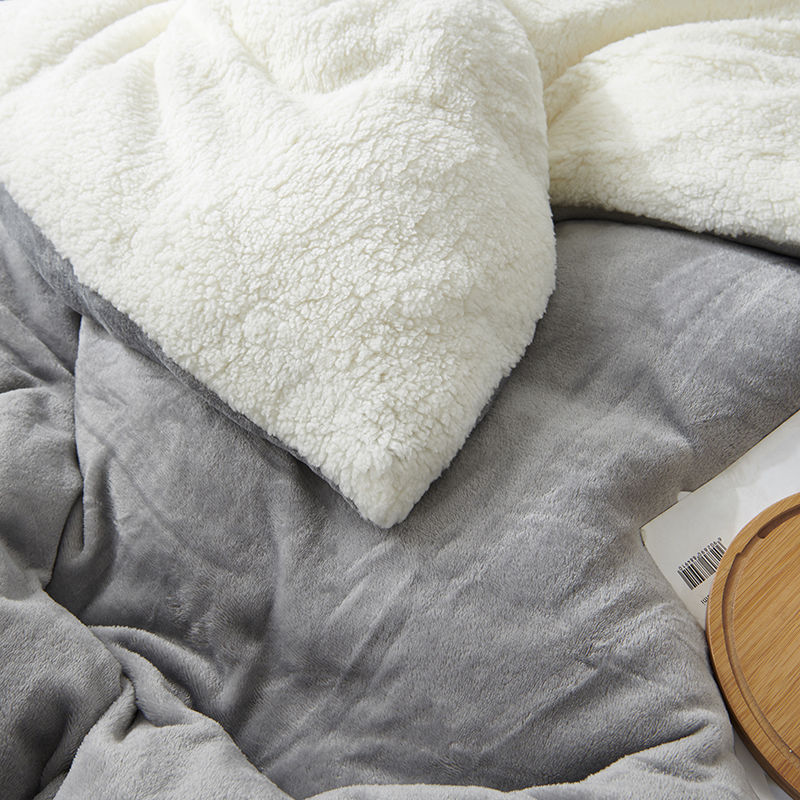 毛皮のキルトカバー冬厚手のラムベルベットファーリーベルベットのキルトカバーコーラルベルベット学生寮のキルトカバーシングルとダブル