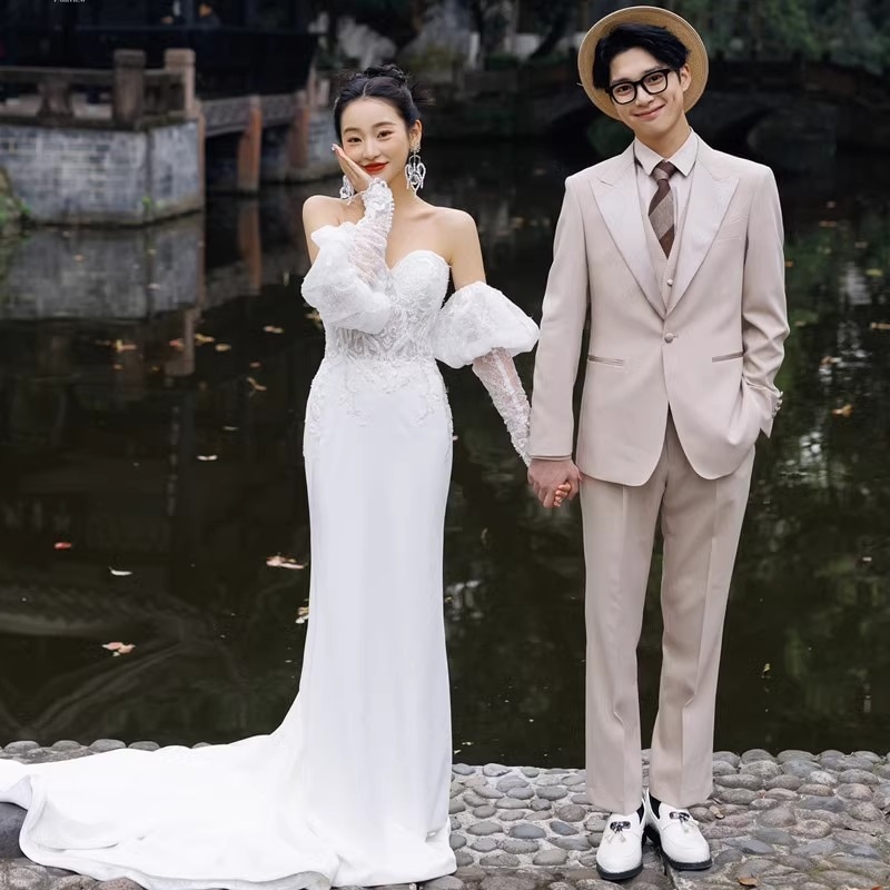 軽ウェディングドレスレースフレンチ胸ぬぐいシンプル旅白で痩せて見えるモップ韓国風マイナーロケ超仙ドレス