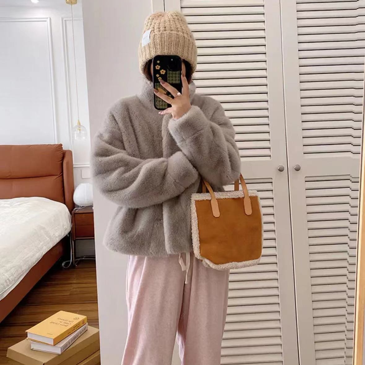 ゴールド フェイクミンクコート フェイクミンクコート 毛皮一体 スタンドカラー 高級な質感 エコフレンドリー ファーコート 女性用 冬季 ファー アウター 新作