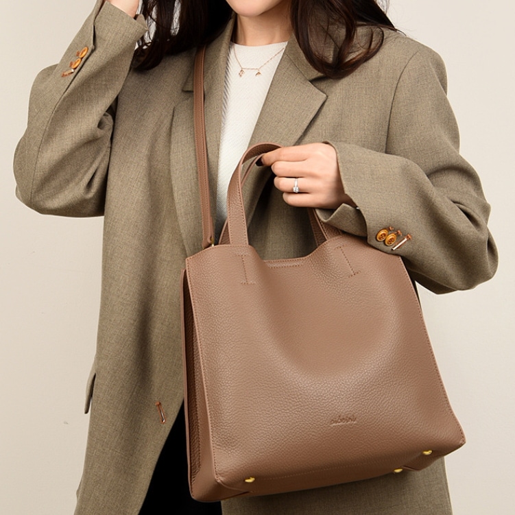 バッグ カバン レディース ショルダー ハンドバッグ トート 斜めがけ 肩がけ 手持ち 大容量 多収納 多機能 便利 自立 スクエア 四角 ポケット ファスナー かわいい 大人可愛い きれいめ