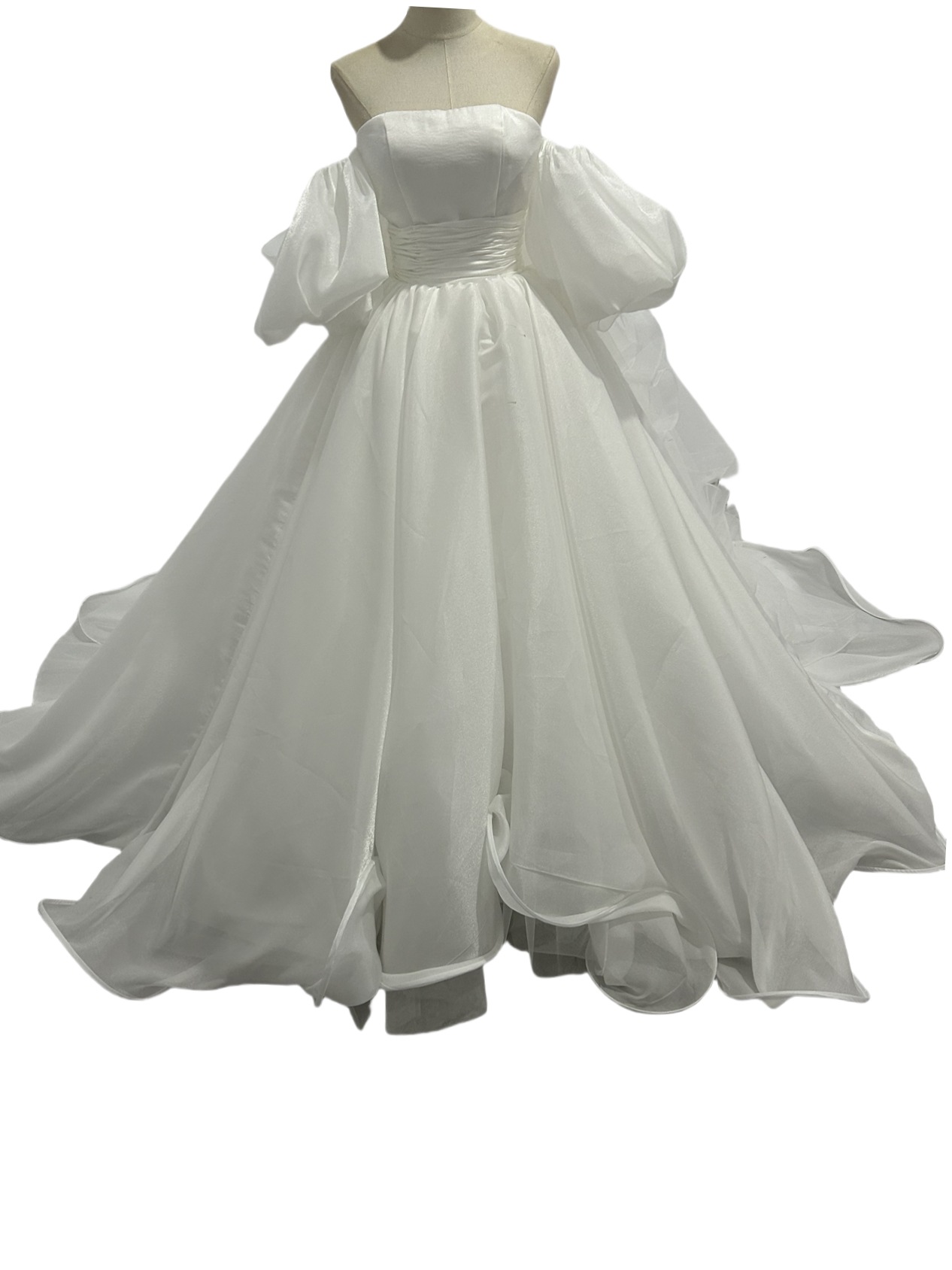 パーティードレス ベアトップ パフスリーブ 楊柳オーガンジー ロングトレーン 豪華なバックリボン 披露宴