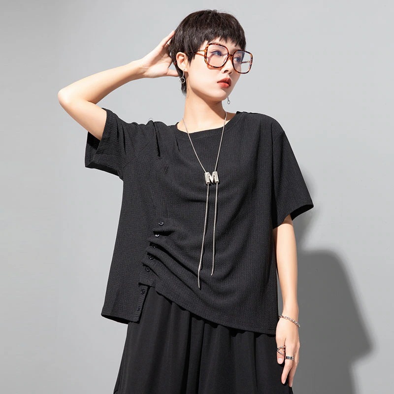 夏の新型半袖tシャツの不規則なボタンデザイン感上着の半袖大きいサイズ着痩せTシャツカットソー