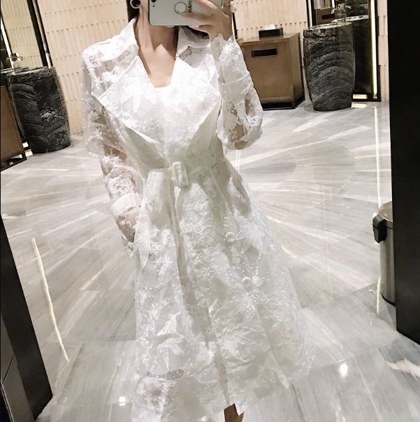 アウター ロング丈 長袖 襟付き フレア デザイン 美ライン ベルト 刺繍 透け感 スタイルアップ ロマンチック かわいい 大人可愛い きれいめ シンプル カジュアル 大人 上品 おしゃれ お洒落