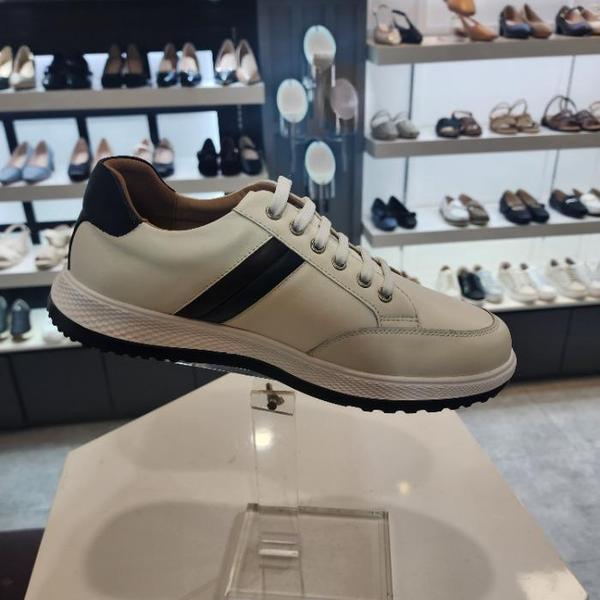 HC10 男児アイボリーカジュアルスニーカー LCMS22U41339 (41245553)