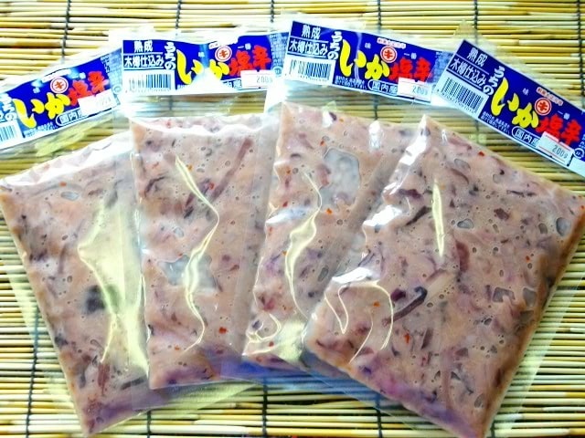 内野海産　国産いか使用　本格木樽仕込み　辛口いかの塩辛２００ｇ入×４袋セット　工場から直送　お中元　熊本県　玉名郡長洲町　ごはんがすすむ！お茶漬けにもどうぞ　　[　国産１００％　]　いか塩辛　いか