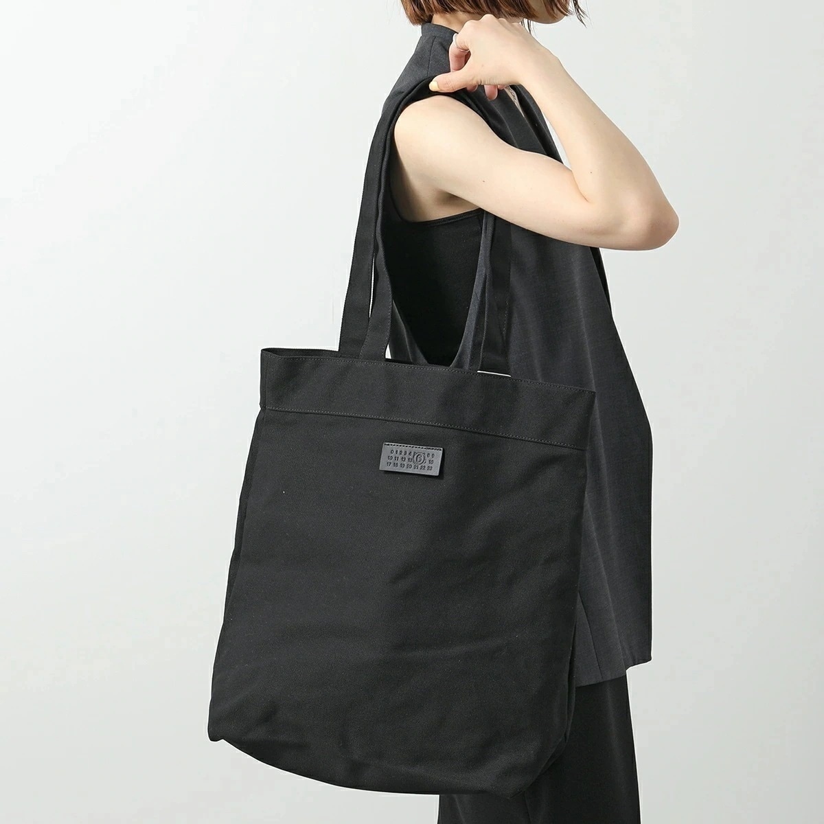 MM6 エムエムシックス メゾンマルジェラ トートバッグ SB6WC0020 P8331 レディース リバーシックス キャンバス ショッピングバッグ 鞄