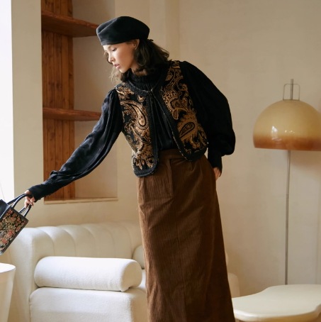 トップス ベスト ノースリーブ 襟なし デザイン トリム 美ライン 刺繍 スタイルアップ ロマンチック レトロ ナチュラル かわいい 大人可愛い きれいめ シンプル カジュアル 大人 上品 おしゃれ