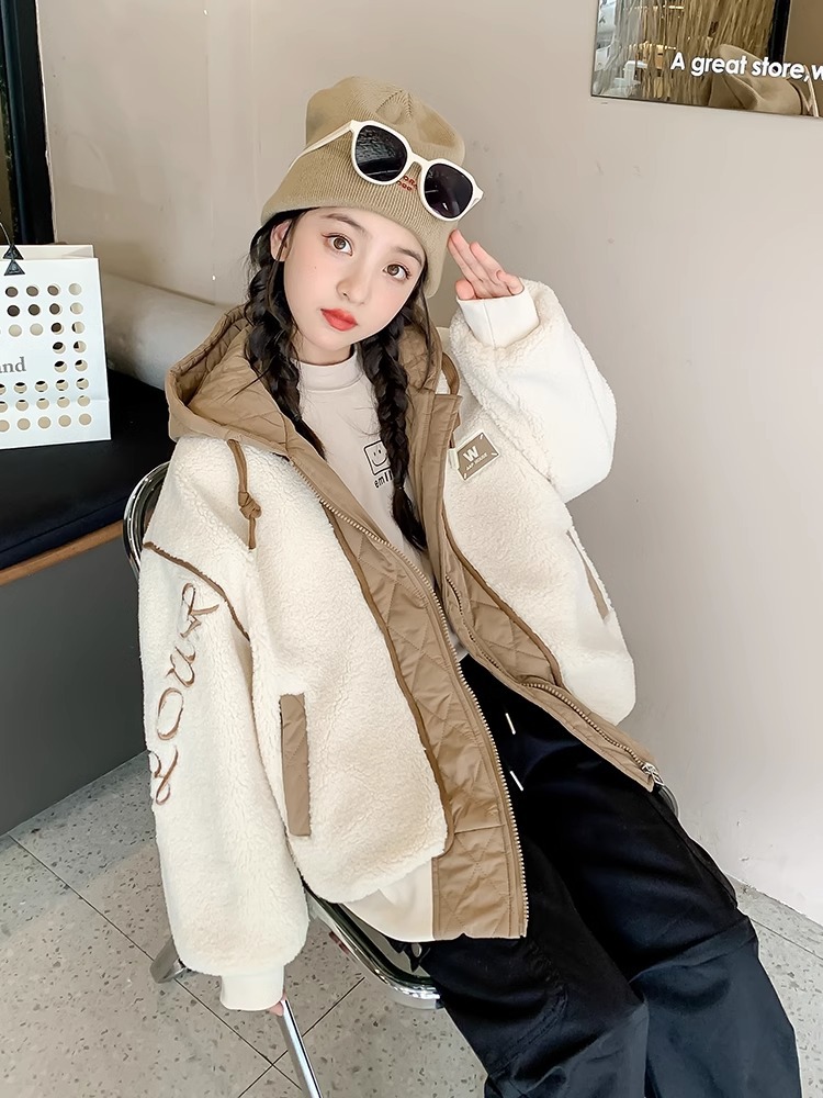 女の子の綿服コート秋冬金新型子供服冬服女の子の子供服冬は上着の子供服を厚くする