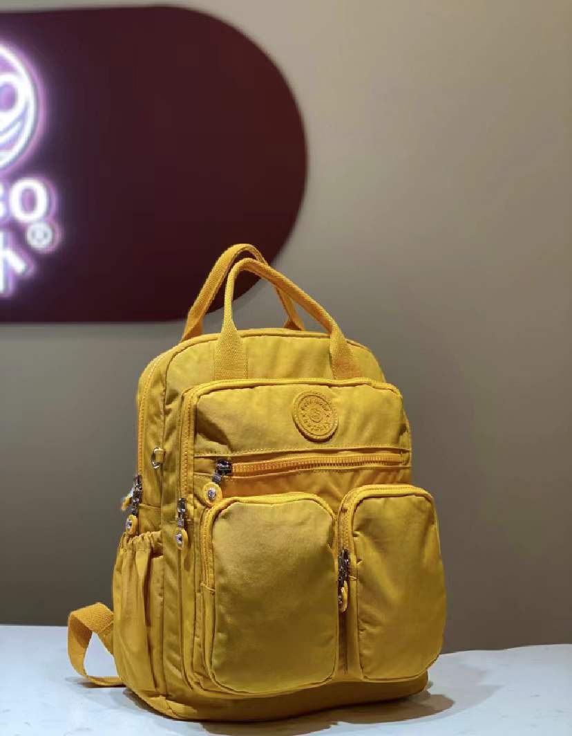 リュック 女性のカジュアルなショルダーバッグ軽量ナイロンマルチポケット防水旅行小さなバックパックは14インチのコンピュータバッグを置く