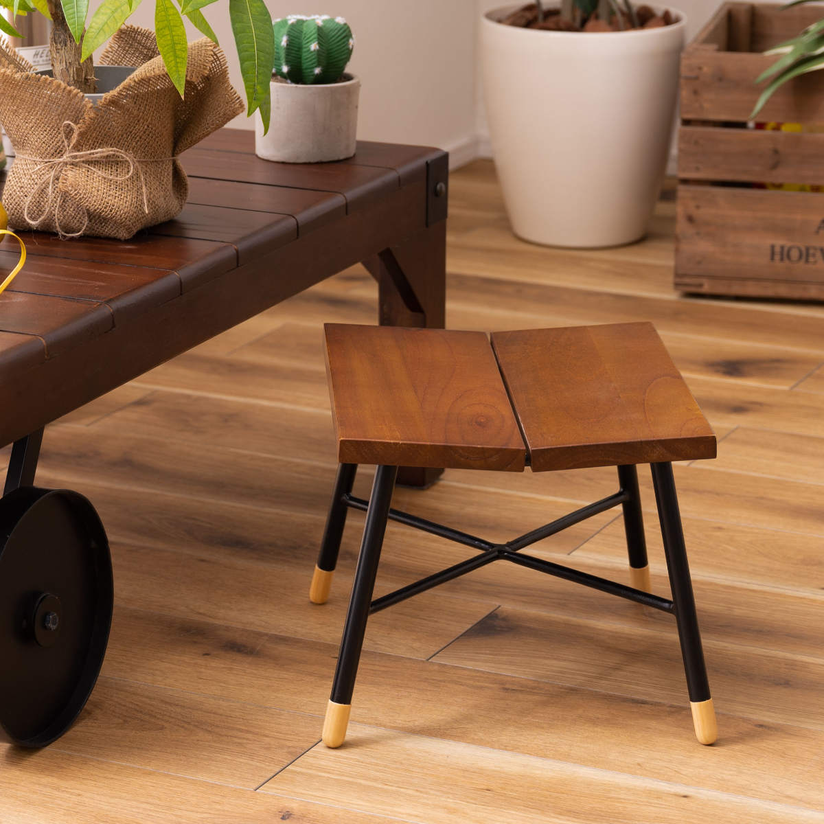 スツール 座面高25cm 木製 北欧 椅子 いす イス チェア 四角 天然木 スチール 腰掛け コンパクト 小さい チェアー ミニチェア 玄関 リビング サイドテーブル 花台 ディスプレイ