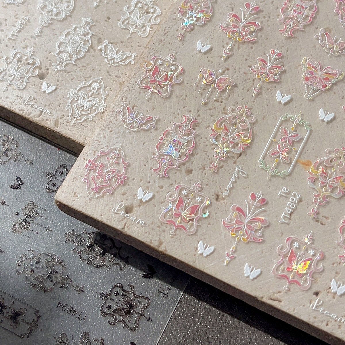 【1点ご購入 で10点プレゼントいたします】エンボスカラフル蝶ネイルシール貝殻光蝶飾りシール
