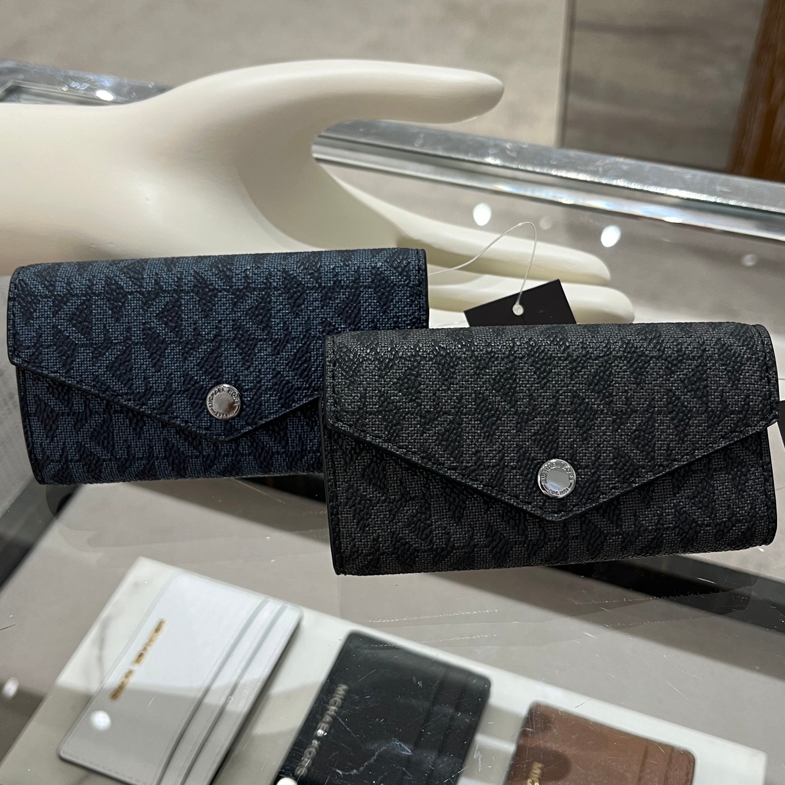 即発 正規品 USA直送 アウトレットメンズ 5連 キーケース 36U9LGFK1B【Original Wrapping】 6,027円