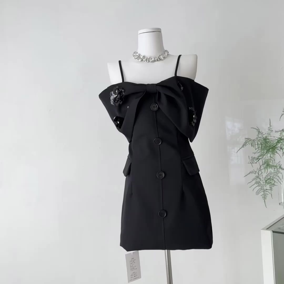 【急速出荷】千金系キャミソールワンピース女一文字肩高知着スーツで腰を絞めるミニスカート