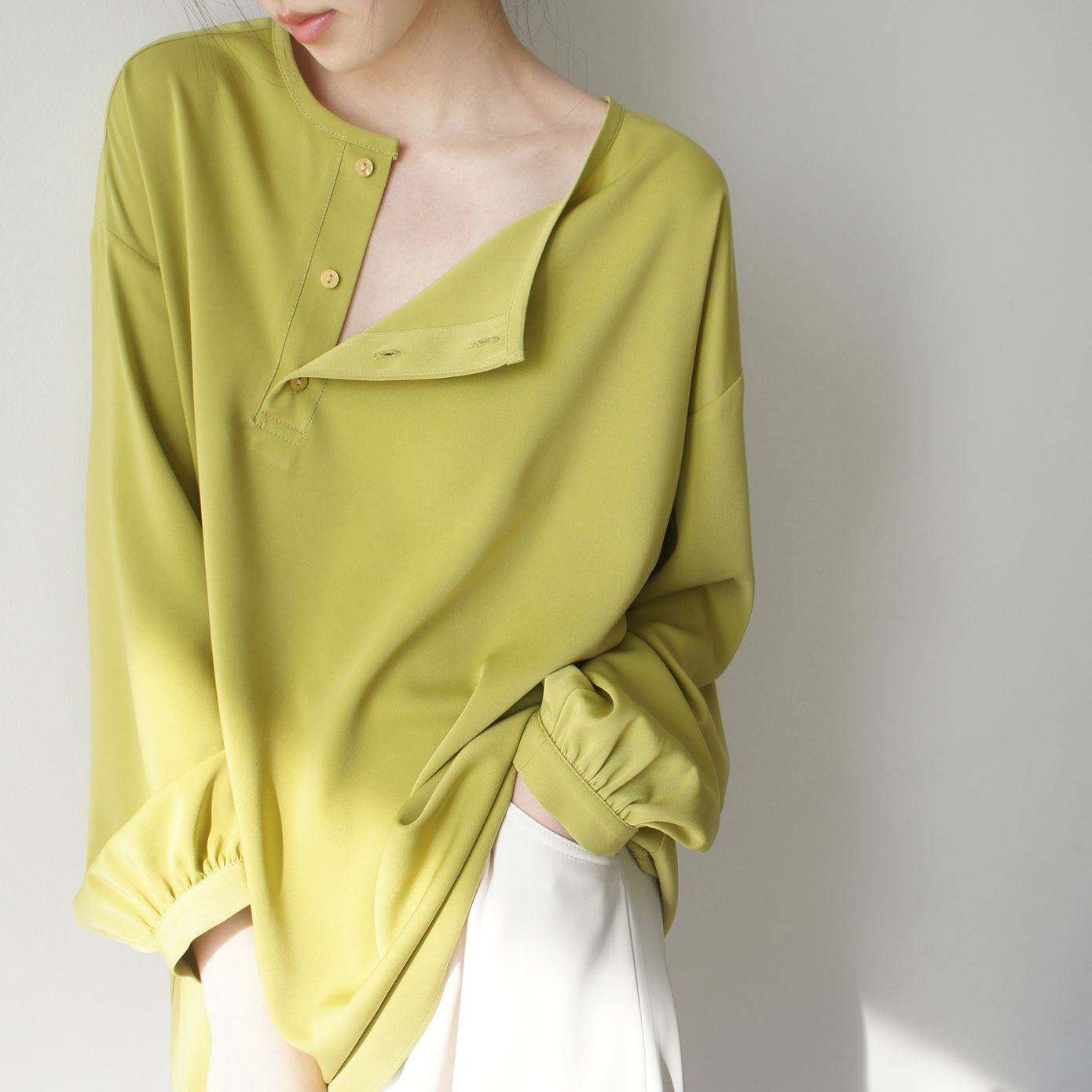 ブラウス　トップス シャツ　襟付き　スタンドカラー　クロップド 甘め　春　秋 フレア　ワイド　オーバーサイズ　フリル　シフォン　レース 刺繍 エレガント　透け感 フェミニン　韓国　おしゃれ　清楚感