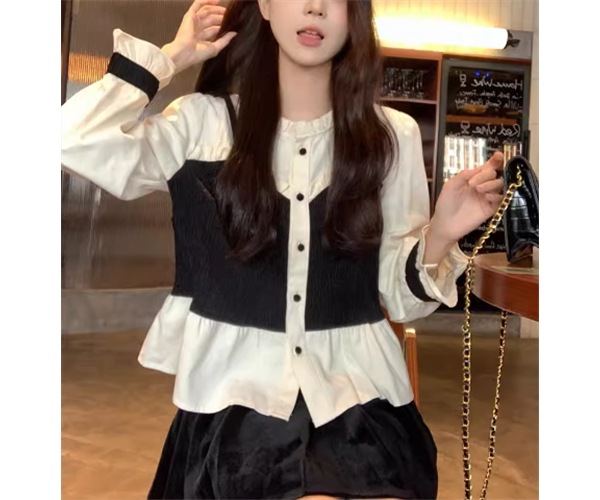 重ね着風 フェイクツーピース レディース トップス シャツ ショート クロップド丈 長袖 ストレート フェミニン フリル 前開き ボタン かわいい 大人可愛い きれいめ 上品 おしゃれ ガーリー 5,980円