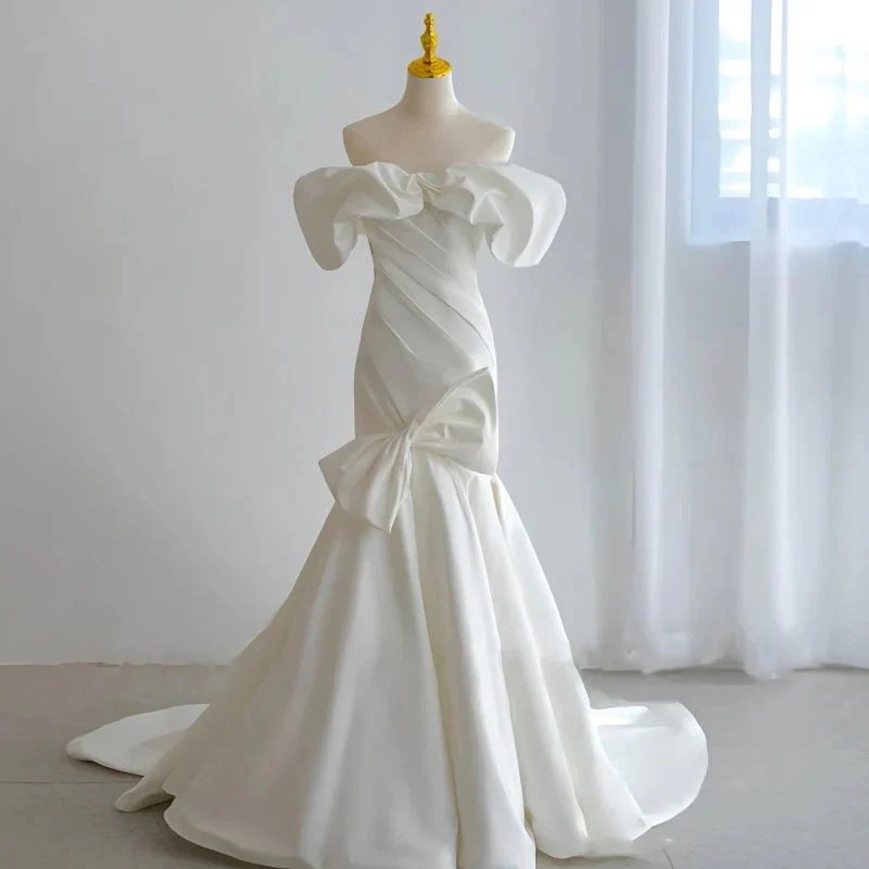 ワンショルダーライトウェディングドレス2025気質イブニングドレステール森の花嫁結婚式ウェルカムドアベール