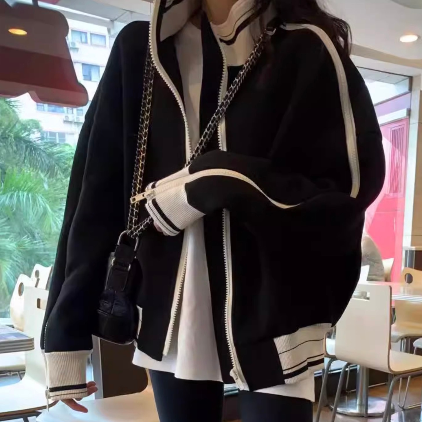 レディース ジャケット ブルゾン デート 上着 ミディアム丈 袖あり 長袖 ボリューム袖 萌袖 襟付き セミフレア 切り替えデザイン フード付き ポケット 前開き かわいい 大人可愛い きれいめ