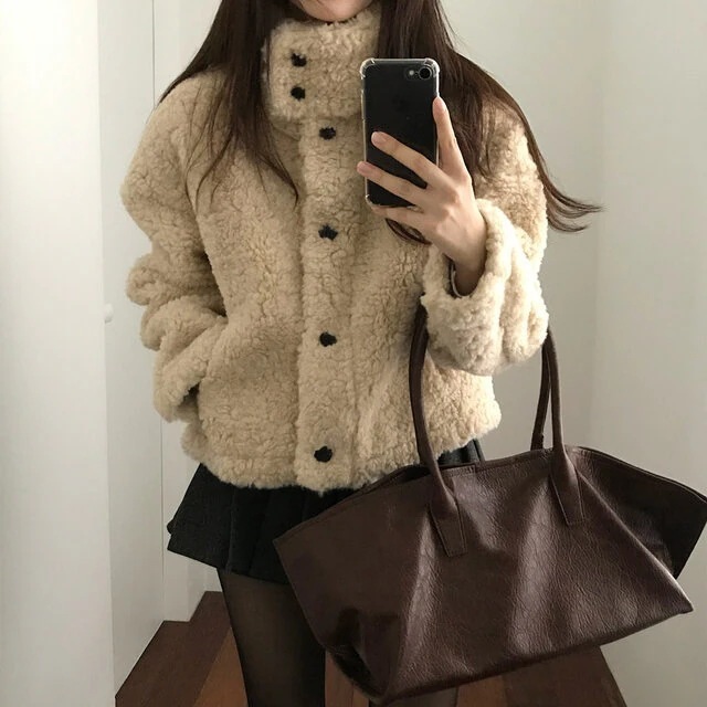 秋冬スタンドカラーアカデミア風若々しい ショートボア保温アウター レディース フェイクファー