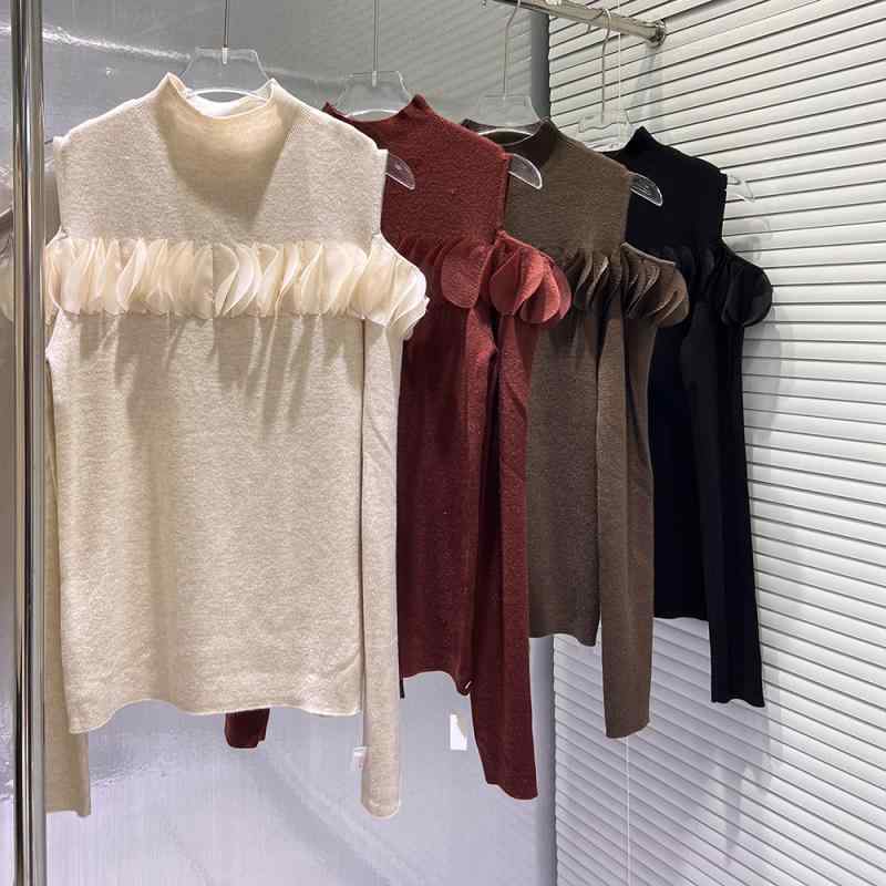 レディース お洒落 上質 24 秋 ハーフ タートルネック 長袖 トップ 花びら オフショルダー インナー セーター 肩だし