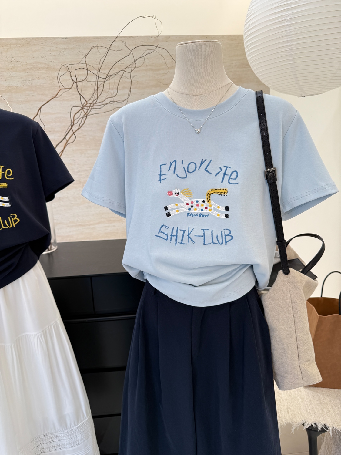 【1点ご購入 で10点プレゼントいたします】純綿刺繍ポニークルーネック半袖Tシャツ女韓系ゆったり着やせ見え減齢高級感トップス