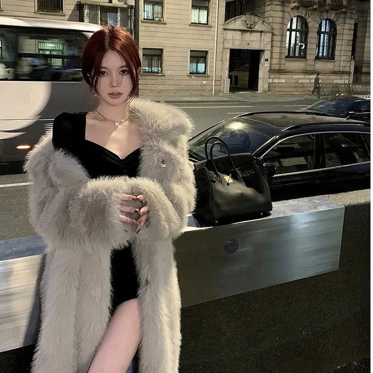 ダウンジャケット秋 冬気質感フェイクフォックスファー毛皮コートアウターレディースセミロング厚手百掛けふわふわ秋 冬コート 5,814円