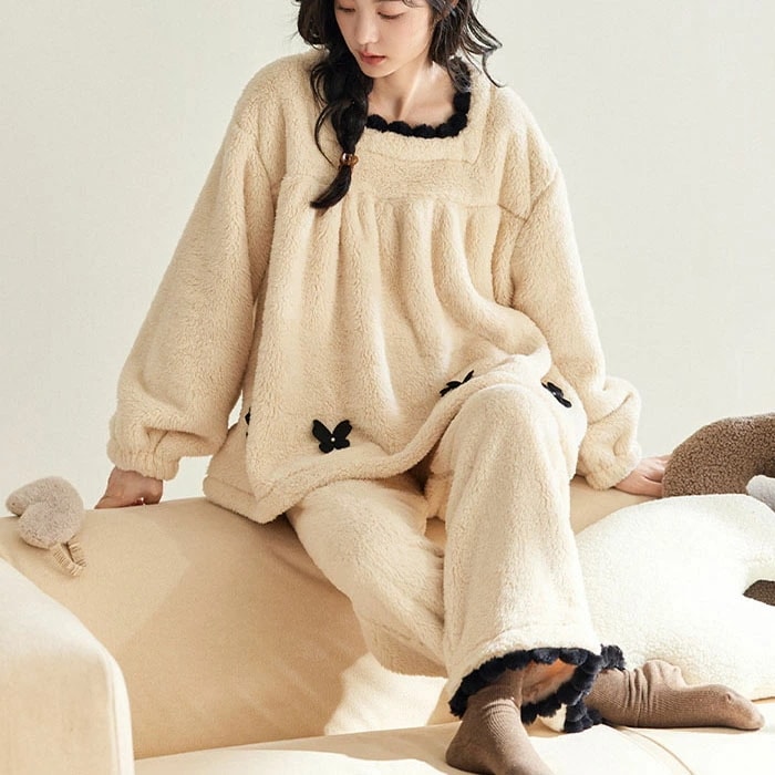 ルームウェア レディース 冬 長袖 裏起毛 パジャマ 上下セット セットアップ 部屋着 大きいサイズ 厚手 保暖 防寒 可愛い おしゃれ 寝間着 寝巻き 婦人 女性用 彼女 妻 旅行 外出 快適 プレ