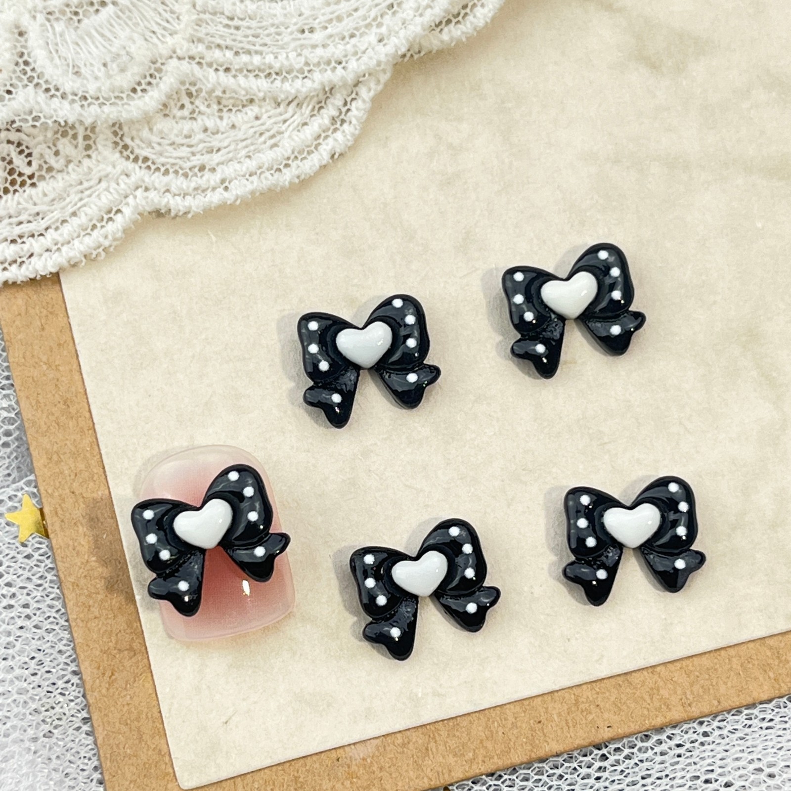 Qoo10] スヌーピー ネイルパーツ 約20個入り : ネイル