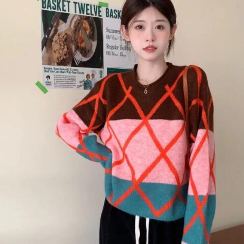 セーターの女性のデザイン感ぶつかる色菱格日系のだるい復古乳のゆったりしたトップス
