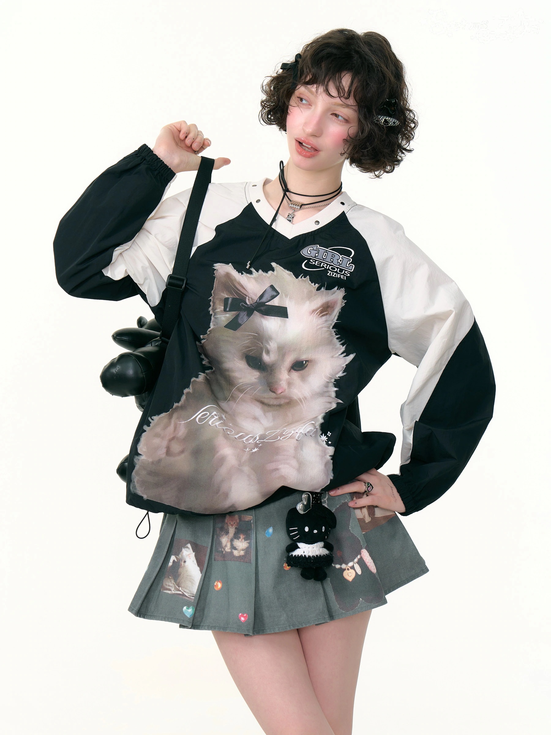 【少数入荷】2026秋冬 韓国風トップス プリント配色長袖TシャツVネックバイカラーかわいいレディース個性派ゆったり衣装ルーズゆったりカジュアルおしゃれサイズ袖シルエットファッション系K-POPシャツ
