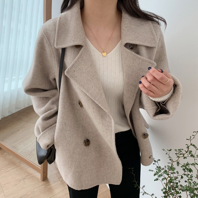 アウター レディース コート テーラードコート 韓国 ショート丈 長袖 かわいい 大人可愛い きれいめ シンプル カジュアル 大人 上品 おしゃれ お洒落 大人女子 こなれ感 キュート 主役級 存在感