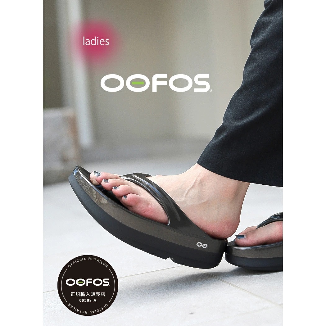 [Qoo10最安値に挑戦！] ウーフォス 厚底 サンダル OOFOS ウーメガ リュクス OOmega Luxe TITANIUMMIRROR ブラック 黒 トング ビーチ リカバリー 国内正規品