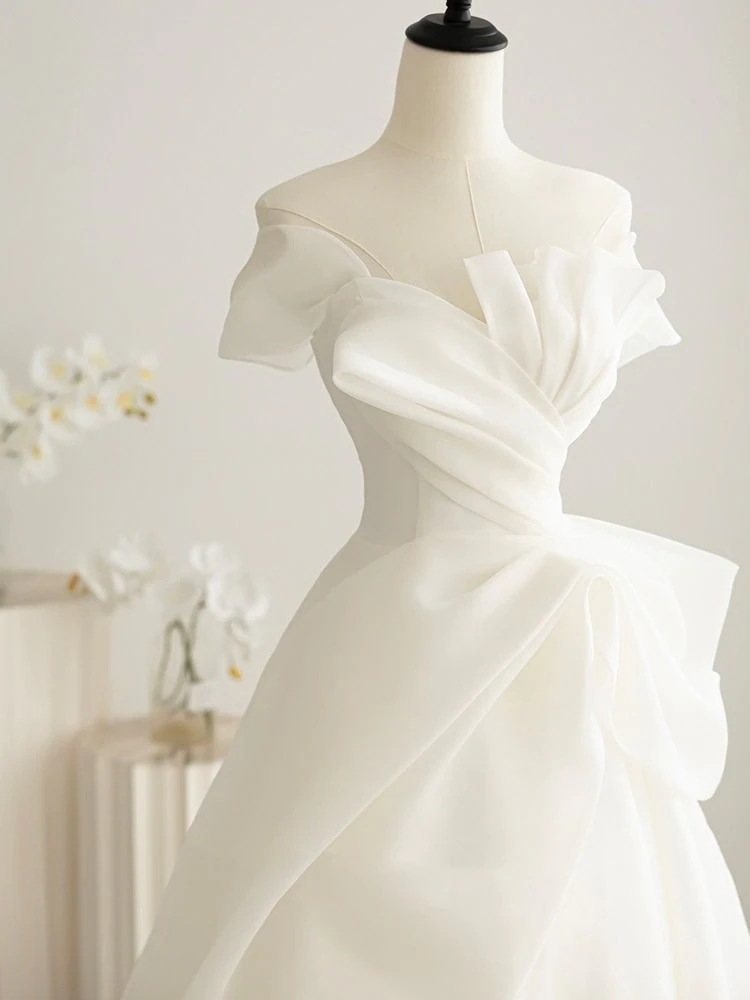 ストラップレスのウェディングドレス 2025 花嫁スーパーハイエンドドレス女性の結婚式のリトルプリンセスドレス