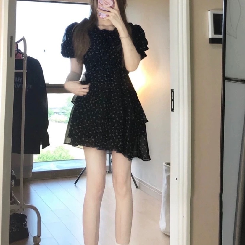 レディース ワンピース ミニ 半袖 パフスリーブ Vネック フェミニン タック フリル かわいい 大人可愛い きれいめ カジュアル おしゃれ こなれ感 ラフ ガーリー モダン 主役級 存在感 とろみ感