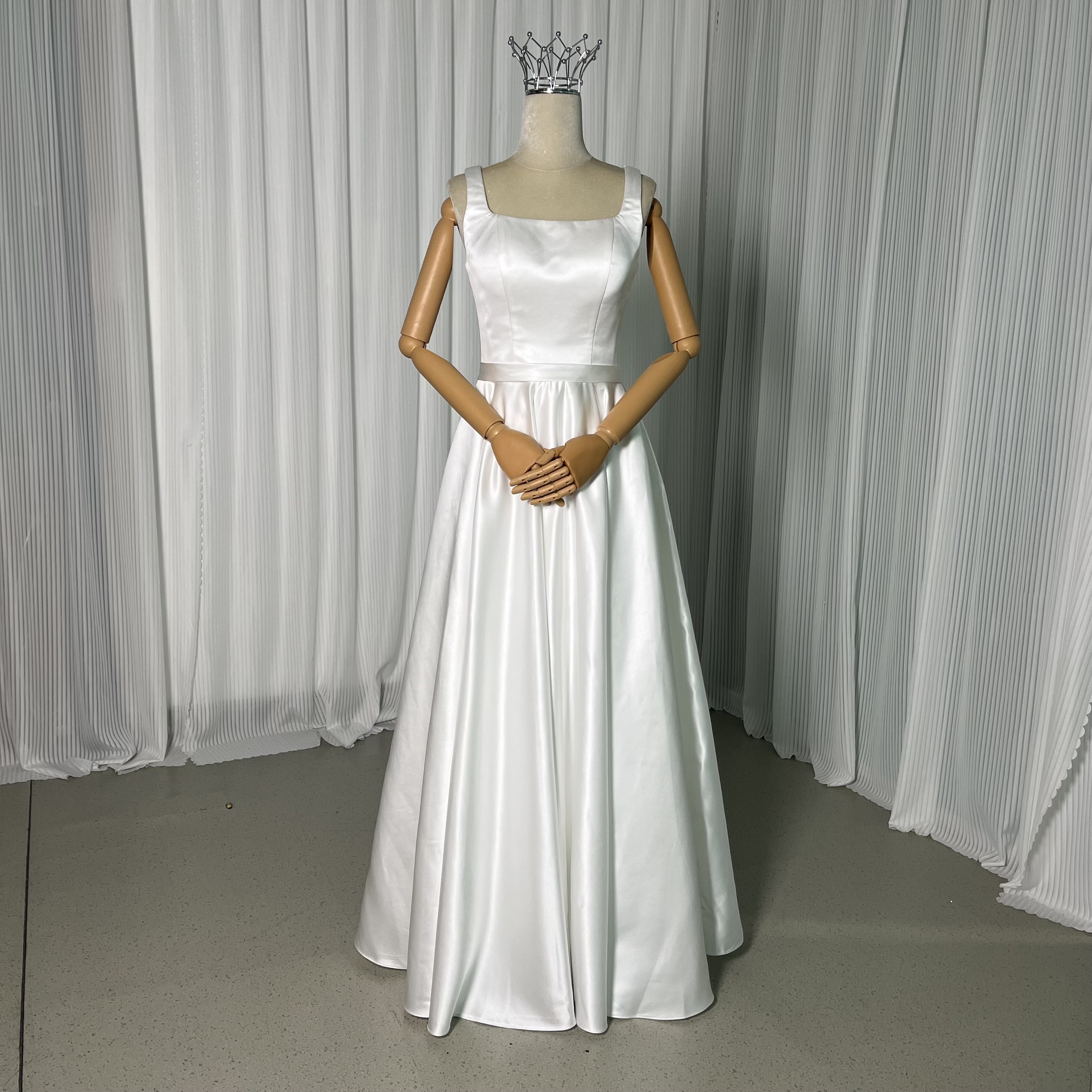 パーティードレス ノースリーブ 背中見せ スレンダーライン 色直し くるみボタン 結婚式/二次会 26,910円